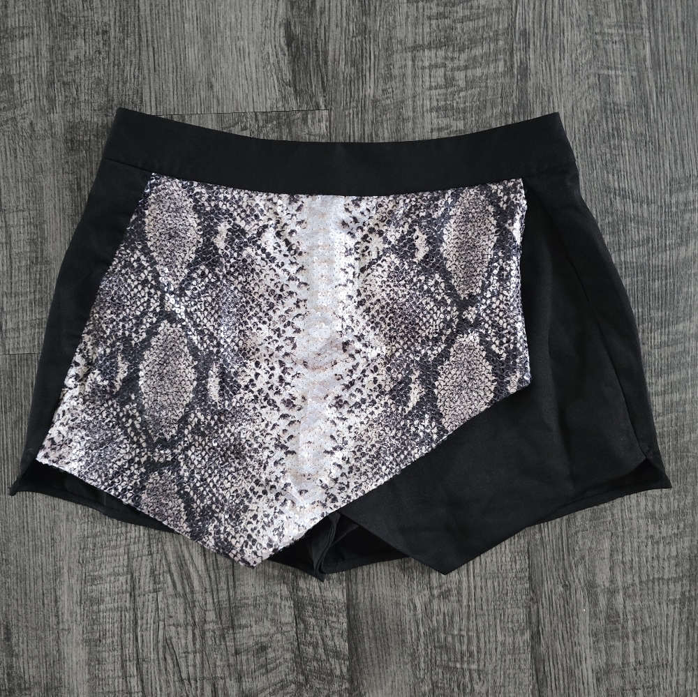 Mustard Seed Black and Snake Sequin Print Skort